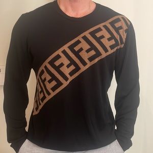 Fendi Regular-fit, crew-neck sweater. Rib knit finish to collar, cuffs and hem.